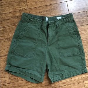 Women’s Gap girlfriend chino shorts